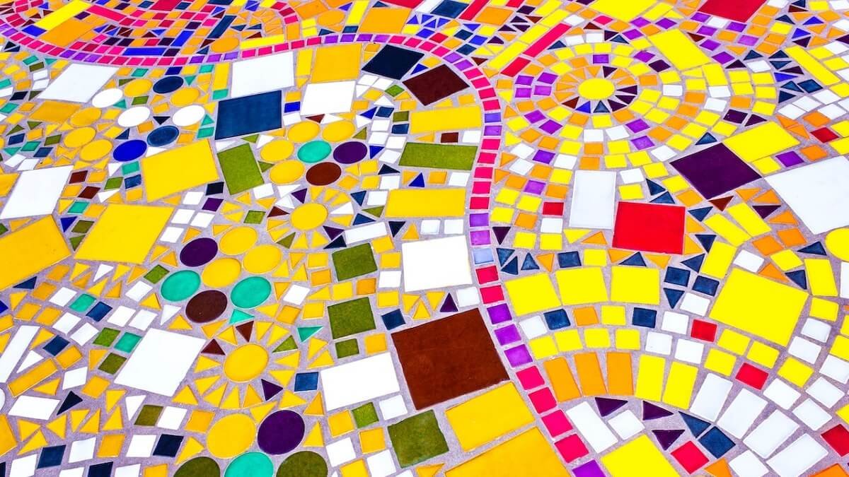 Quadro mosaico com diversas formas